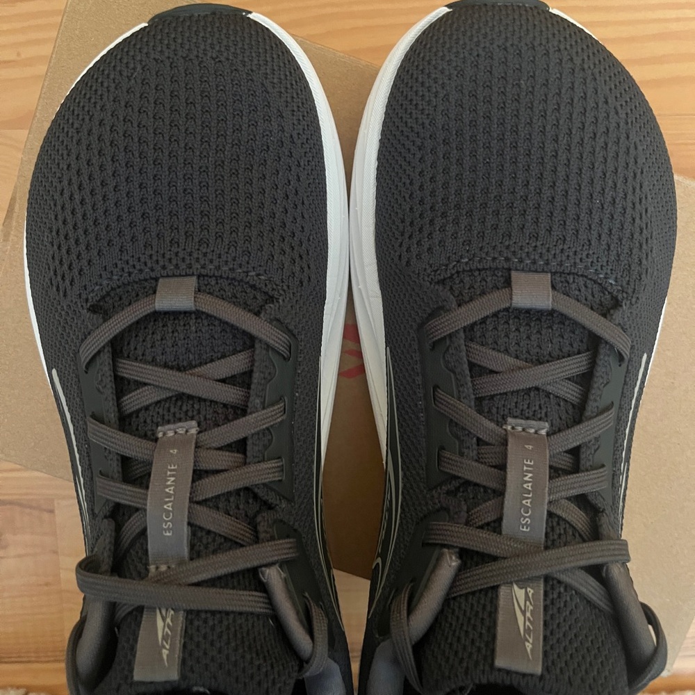 Like New Women’s Altra Escalante 4 Black Athletic Running Shoes size 7 - Picture 4 of 10